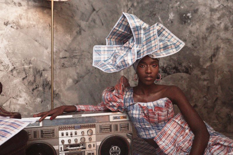 Nigerian photographer Obinna Obioma is using creative ways to display an iconic West African plastic bag to reflect on migration.