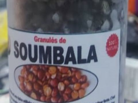 Soumbala granules packed inside a plastic bottle; Credit: Jocelyne Vokouma, 2024