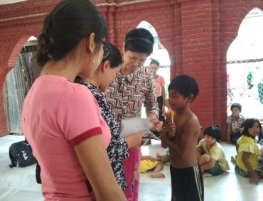 engaging_with_the_school_children
