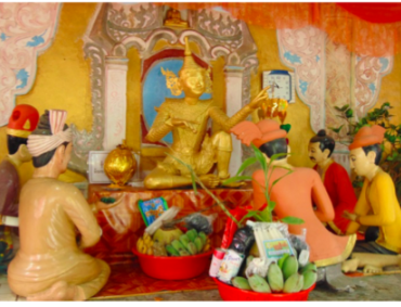 King Alaungsithu offering tea leaves to his Palaung subjects
